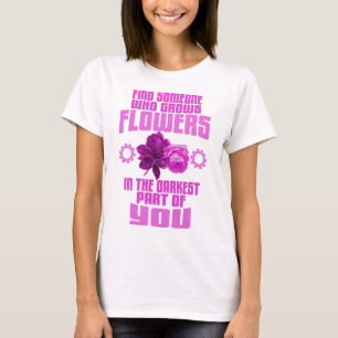 Finden Sie jemanden, der Blume im dunkelsten Teil T-Shirt