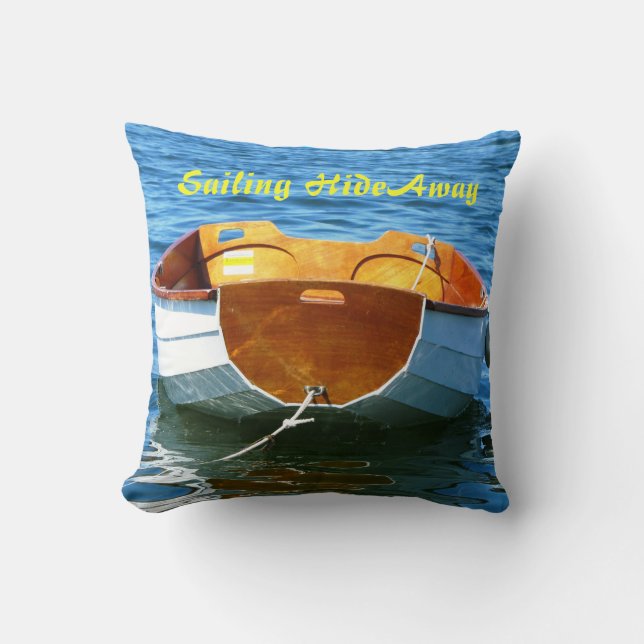 Fine Art Foto Wood Boat Throw Kissen (Vorderseite)