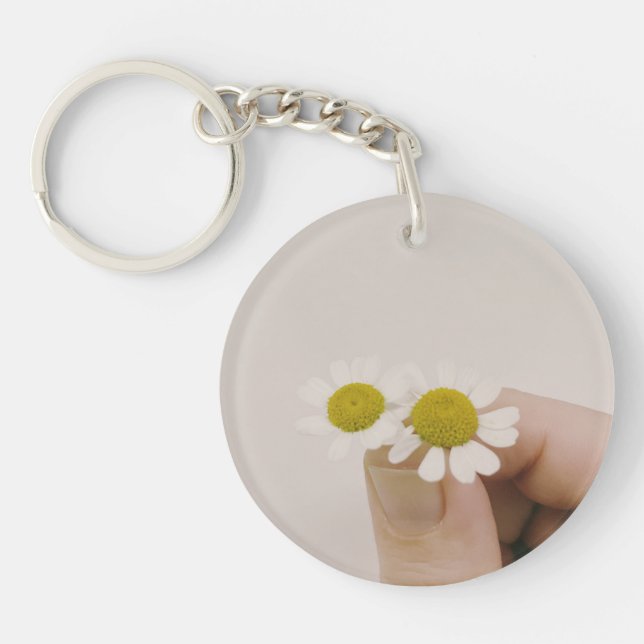 Fingertip Daisy – Aesthetic Floral Acrylic Schlüsselanhänger (Vorderseite)
