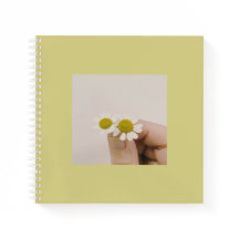 Fingertip Daisy – Weiches ästhetisches Spiralnotiz