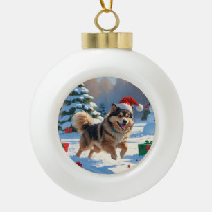 Finnischer Lapphund Running Snow mit Weihnachtshut Keramik Kugel-Ornament