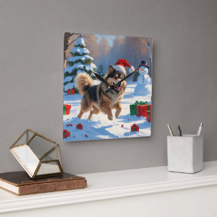Finnischer Lapphund Running Snow mit Weihnachtshut Quadratische Wanduhr