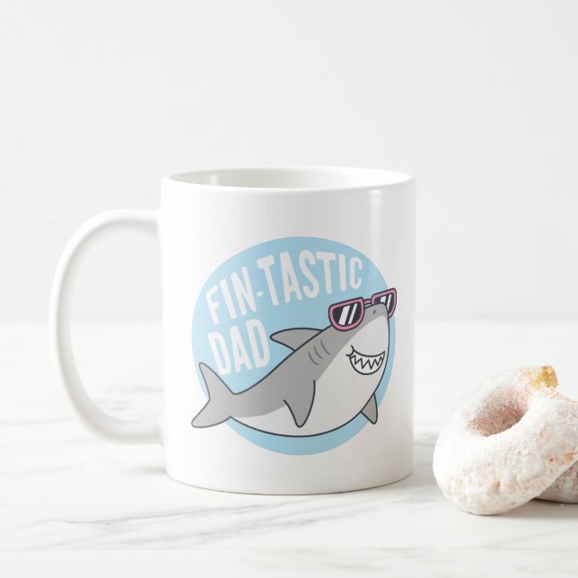 Fintastic Papa Shark Pun drôle de tasse de café (Avec donut)