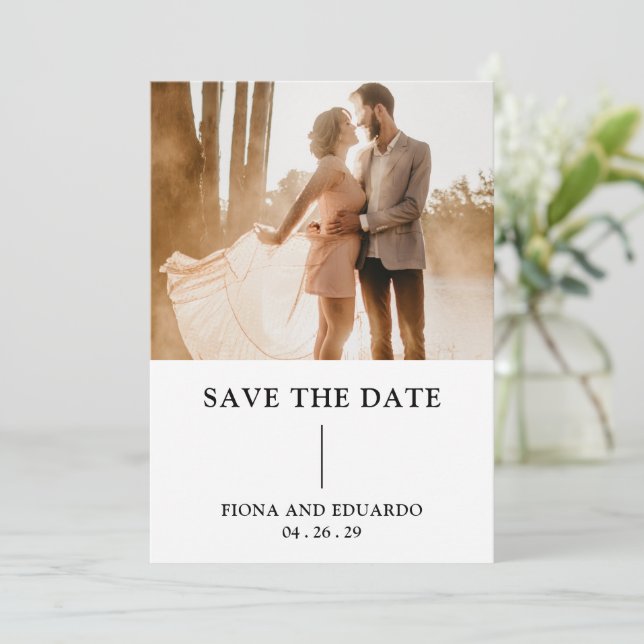 Fiona Foto Bold Monogram Modern Wedding Save The Date (Stehend Vorderseite)