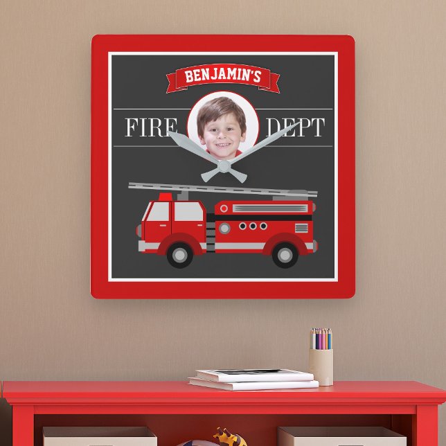 Fire Truck Firefighter Custom Photo Name Kids Room Quadratische Wanduhr (Von Creator hochgeladen)