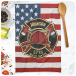 Firefighter Fire Rescue Department USA Flag Custom Geschirrtuch<br><div class="desc">Firefighter NAME Fireman Fire Department USA Flag Design - Emblem mit Red Helmet und Ax. Passen Sie Ihre Name,  Station/Dept-Nummer und Position an.</div>