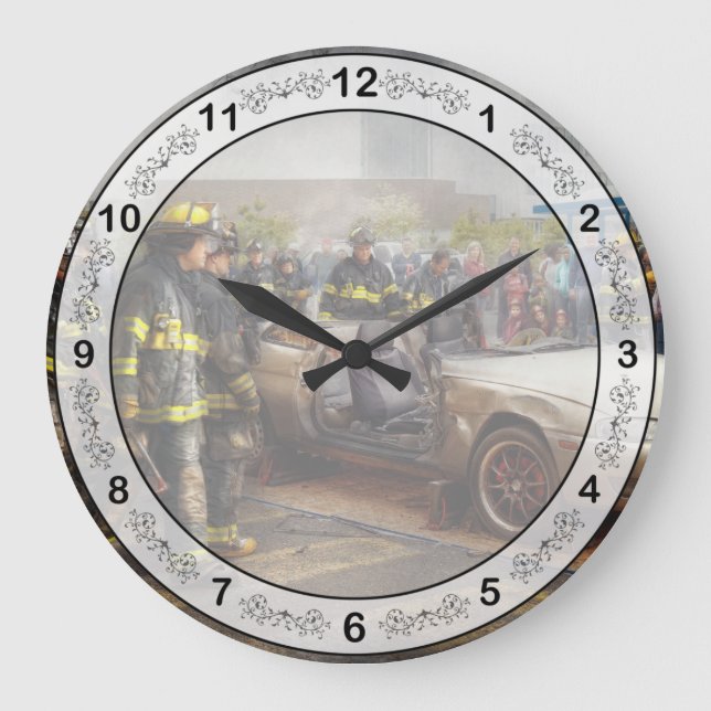 Firemen - The fire demonstration Große Wanduhr (Vorderseite)