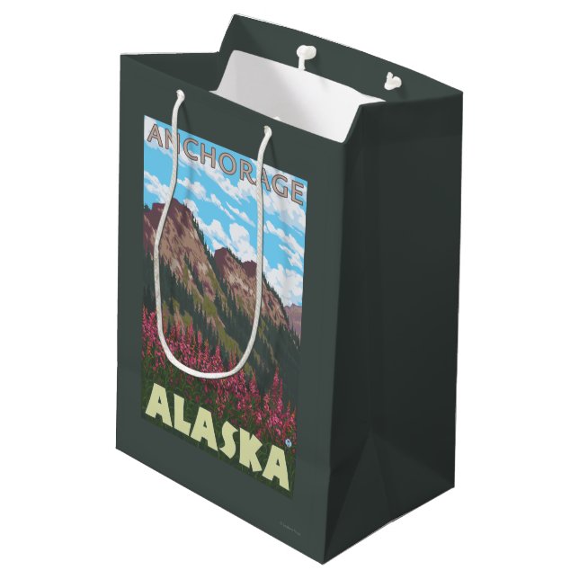 Fireweed u. Berge - Anchorage, Alaska Mittlere Geschenktüte (Rückseite Schrägansicht)