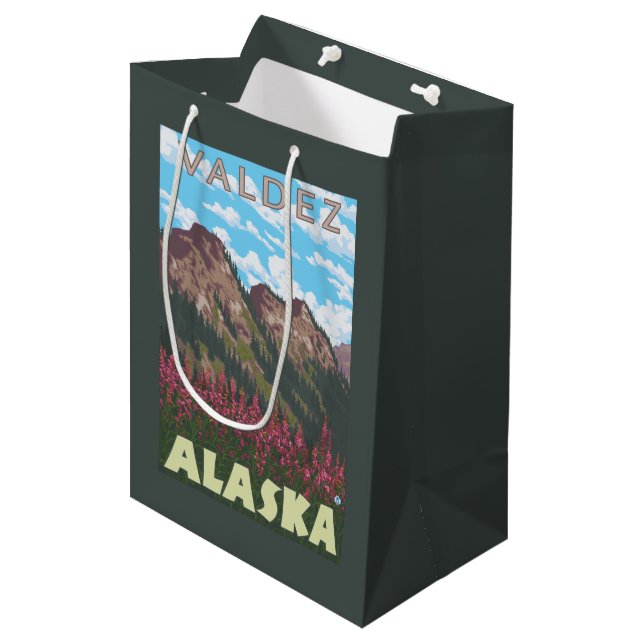 Fireweed u. Berge - Valdez, Alaska Mittlere Geschenktüte (Vorderseite Schrägansicht)