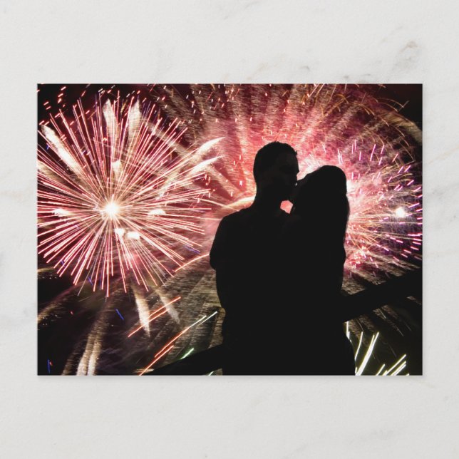 Fireworks Couple Kissing Silhouette Postkarte (Vorderseite)