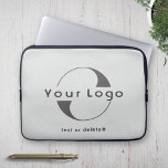 Firmenlogo auf hellgrauem, sauberem Markenzeichen Laptopschutzhülle<br><div class="desc">Benutzerdefiniertes Logo auf minimaler,  sauberer Laptop-Hülle. Fügen Sie Ihr Logo und Text hinzu.</div>