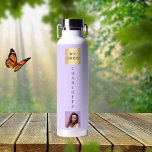 Firmenlogo Foto violett Trinkflasche<br><div class="desc">Ein violetter Hintergrund. Personalisieren Sie Ihr Firmenlogo,  Ihren Namen und ein Profil-Foto und fügen Sie es hinzu.</div>