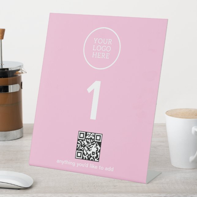 Firmenlogo mit QR-Code Sockelschild (In Situ)