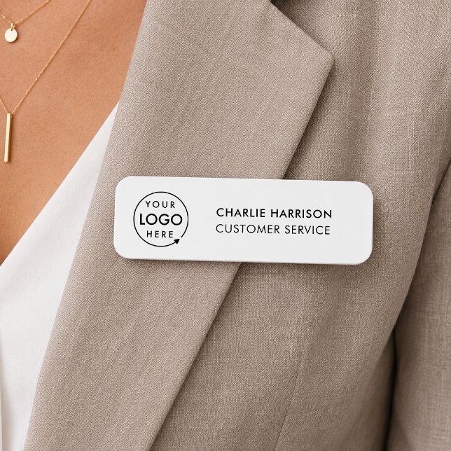 Firmenlogo | Moderne Mitarbeiter Namensschild (Minimal white company branded staff name tags for team & employee identification.)