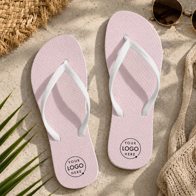 Firmenlogo | Moderne Werbung in Rosa Flip Flops (Custom blush logo flip flops for spa retreats, event pool bags, and boutique gifts.)