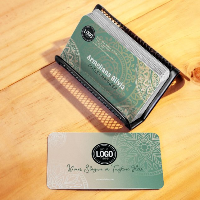 Firmenlogo personalisieren | Elegant Green Yoga Visitenkarte (Von Creator hochgeladen)