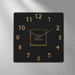 Firmenlogo, schwarze goldene Wand Quadratische Wanduhr<br><div class="desc">Stilvoll,  klassisch,  schwarz. Personalisieren und hinzufügen Sie Ihr Unternehmen,  Firmenlogo. Goldene Uhrennummern.</div>