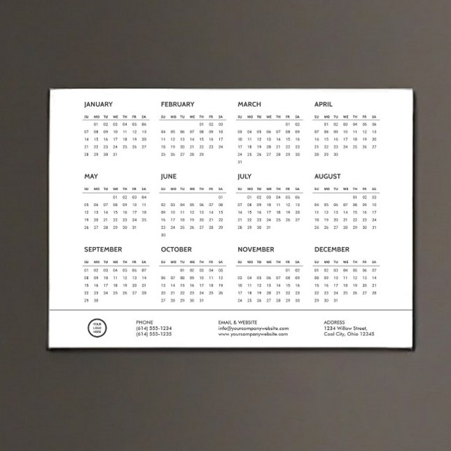 Firmenlogo Volljähriges Mini Magnetic 2024 Kalende Magnetkarte (Magnetic calender on fridge close-up)