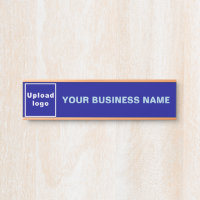 Firmenname und Logo auf Blue Hanging Door Sign