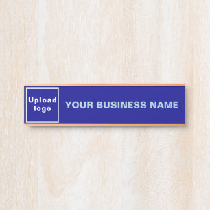 Firmenname und Logo auf Blue Hanging Door Sign Türschild