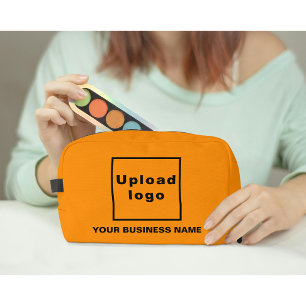 Firmenname und Logo auf dem Orange Color Dopp Kit Waschbeutel