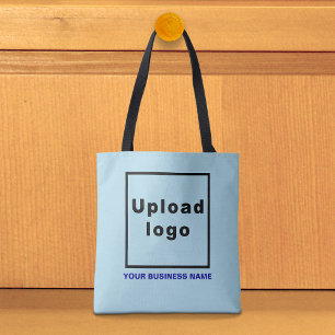 Firmenname und Logo auf der hellblauen Tasche