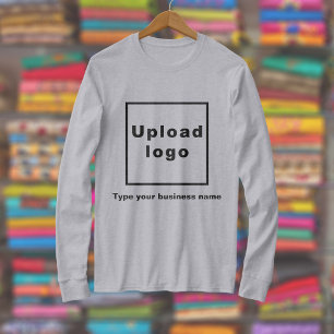 Firmenname und Logo auf grauem Langschlauch T-Shirt