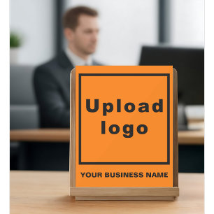 Firmenname und Logo auf Orange Acrylzeichen Acrylschild