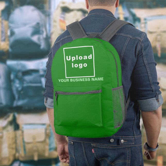 Firmenname und Logo im grünen Rucksack (Build brand name awareness. Your business name and logo on green backpack.)