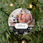 First Christmas Baby Foto Black Keramik Ornament<br><div class="desc">Meine ersten Weihnachten mit Schneeflocken auf einem Kreideboden und Foto-Ornament-Design kann mit dem Namen und Geburtsjahr des Babys personalisiert werden. Enthält ein zweites Foto auf der Rückseite.</div>