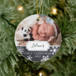 First Christmas Baby Foto Keramik Ornament<br><div class="desc">Meine ersten Weihnachten mit Schneeflocken auf einem Kreideboden und Foto-Ornament-Design kann mit dem Namen und Geburtsjahr des Babys personalisiert werden. Enthält ein zweites Foto auf der Rückseite.</div>