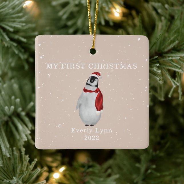 First Christmas Baby Penguin Pink Snow Keramikornament (Baum)