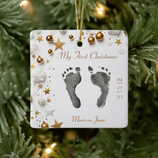 First Christmas Baby's Foot Prints Name Foto Star Keramikornament (Baum)