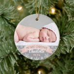 First Christmas Blush Pink Baby Girl Foto Keramik Ornament<br><div class="desc">"Mein erstes Weihnachtsbanner" und Schneeflocken-Foto-Ornament-Design kann mit dem Namen und Geburtsjahr des kleinen Mädchens personalisiert werden. Enthält ein zweites Foto auf der Rückseite. Rosa,  grau und weiß.</div>