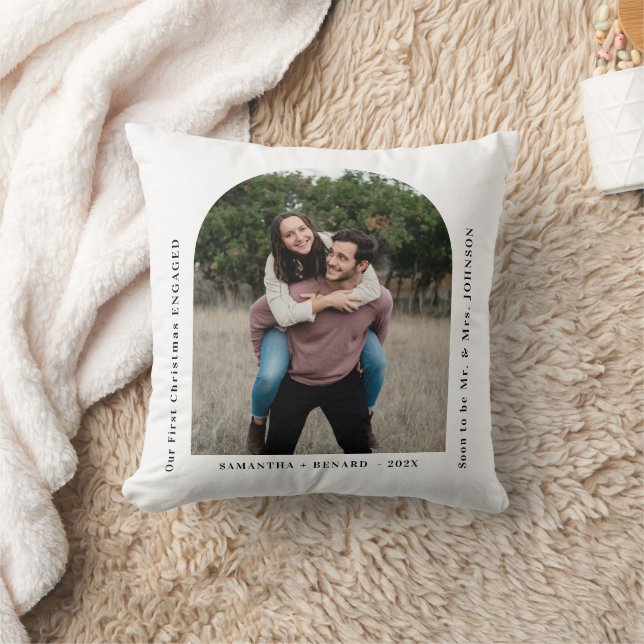 First Christmas Engaged Couples Photo Arch Kissen (Decke)