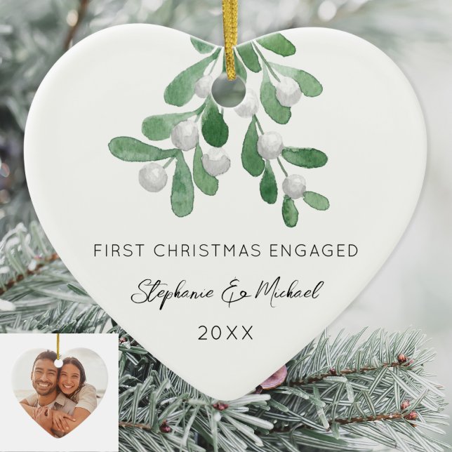 First Christmas Engaged Mistletoe Photo Keramik Ornament (Von Creator hochgeladen)