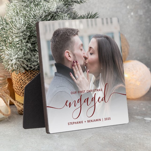 First Christmas Engaged Photo Burgundy Red Script Fotoplatte (Von Creator hochgeladen)