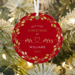 First Christmas Husband und Ehefrau Gold Wreath Fo Ornament Aus Metall<br><div class="desc">Genießen Sie die Freude,  Ehemann und Ehefrau zu Ihrem ersten Weihnachten zu sein,  zusammen mit diesem exquisiten Foto aus goldenem Glitzer. Dieser Rahmen erfasst das Wesen der Saison und den Beginn Ihrer lebenslangen Reise als verheiratetes Paar.</div>