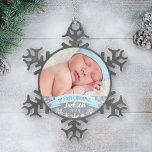 First Christmas Light Blue Baby Boy Foto Schneeflocken Zinn-Ornament<br><div class="desc">"Mein erstes Weihnachtsbanner" und das Schneeflocken-Foto-Ornament-Design können mit dem Namen und Geburtsjahr des Babys personalisiert werden. Enthält ein zweites Foto auf der Rückseite. Hellblau,  grau und weiß.</div>