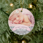 First Christmas Light Pink Baby Girl Foto Keramik Ornament<br><div class="desc">"Mein erstes Weihnachtsbanner" und Schneeflocken-Foto-Ornament-Design kann mit dem Namen und Geburtsjahr des kleinen Mädchens personalisiert werden. Enthält ein zweites Foto auf der Rückseite. Hellrosa,  graue und weiße Farben.</div>