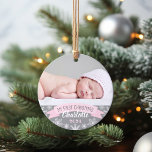 First Christmas Light Pink Baby Girl Foto Ornament<br><div class="desc">"Mein erstes Weihnachtsbanner" und Schneeflocken-Foto-Ornament-Design kann mit dem Namen und Geburtsjahr des kleinen Mädchens personalisiert werden. Enthält ein zweites Foto auf der Rückseite. Hellrosa,  graue und weiße Farben.</div>