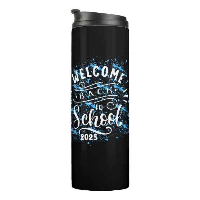 FIRST DAY OF SCHOOL WELCOME BACK TO SCHOOL 2025 THERMOSBECHER (Nach rechts gedreht)