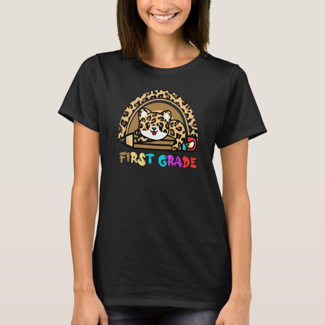First Grade Leopard Rainbow Girls Boys Teacher 1st T-Shirt (Vorderseite)