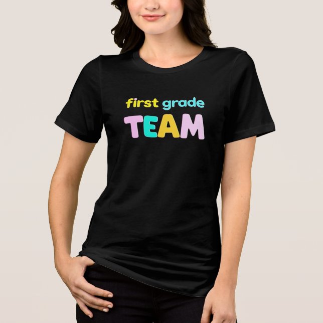 First Grade Team – Cute Pastel Teacher Shirt Desig (Vorderseite)