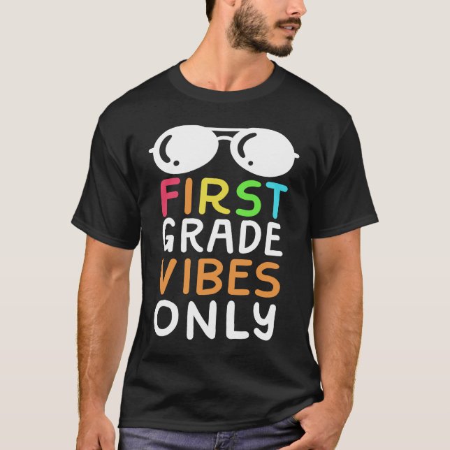 First Grade Vibes Only Funny First Grader School A T-Shirt (Vorderseite)