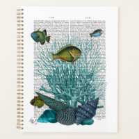 Fische, blaue Muscheln und Korallen