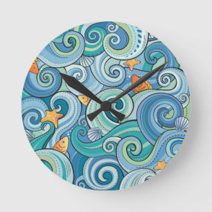Fische unter dem Wellen-Muster Runde Wanduhr