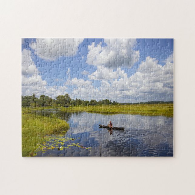 Fischer auf einem See in Guyana. (Horizontal)