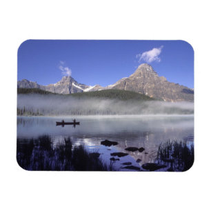 Fischer im Kanu auf dem Waterfowl Lake, Banff Magnet