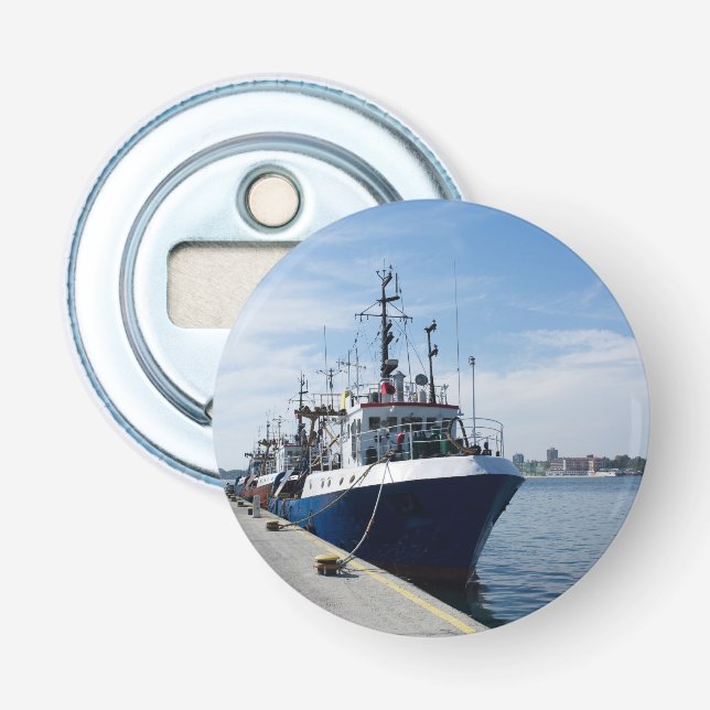 Fischerboot auf Ankerplätzen Flaschenöffner (Vorderseite)